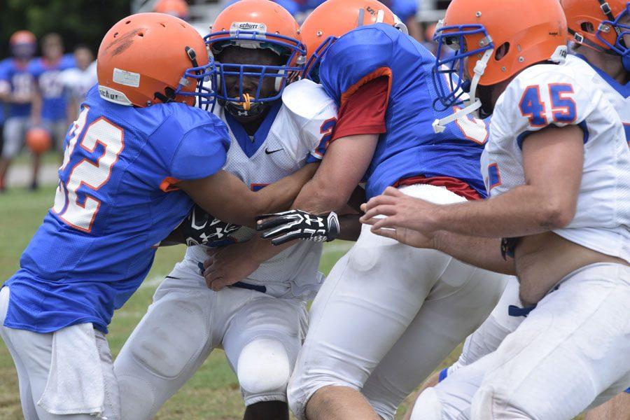 The final score of the Orange and Blue game was 28-14, Orange team (in white) won. 