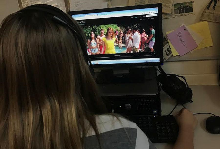 
Caption: Kirrin Opiela, 9th grade, listens to "City of Stars."