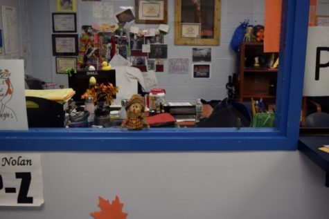 Office decorates for Thanksgiving