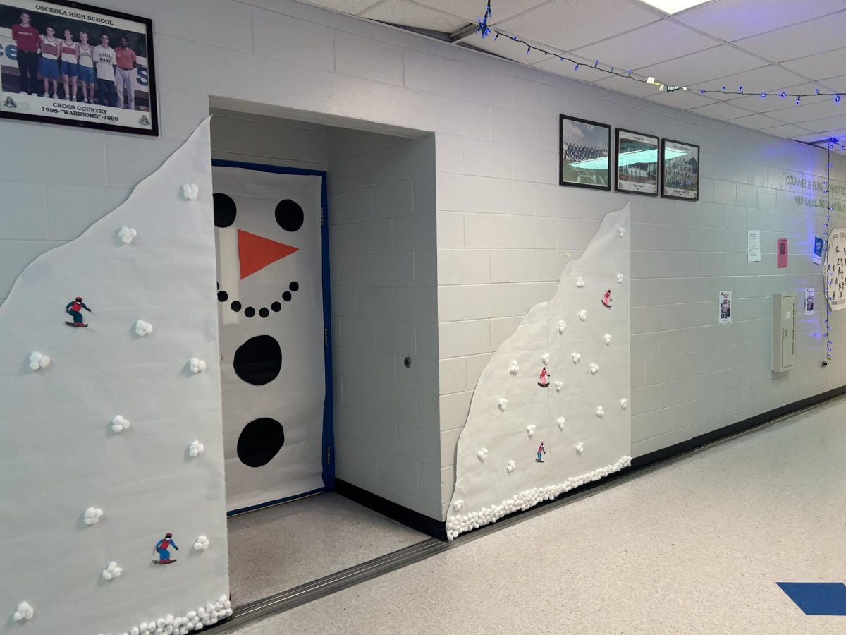 The junior hallway is decorated for the winter holidays. 