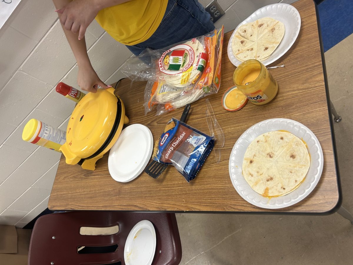 Mrs.+Padovans+Spanish+3+classes+are+celebrating+Cinco+de+Mayo+by+eating+Mexican+dishes+today.