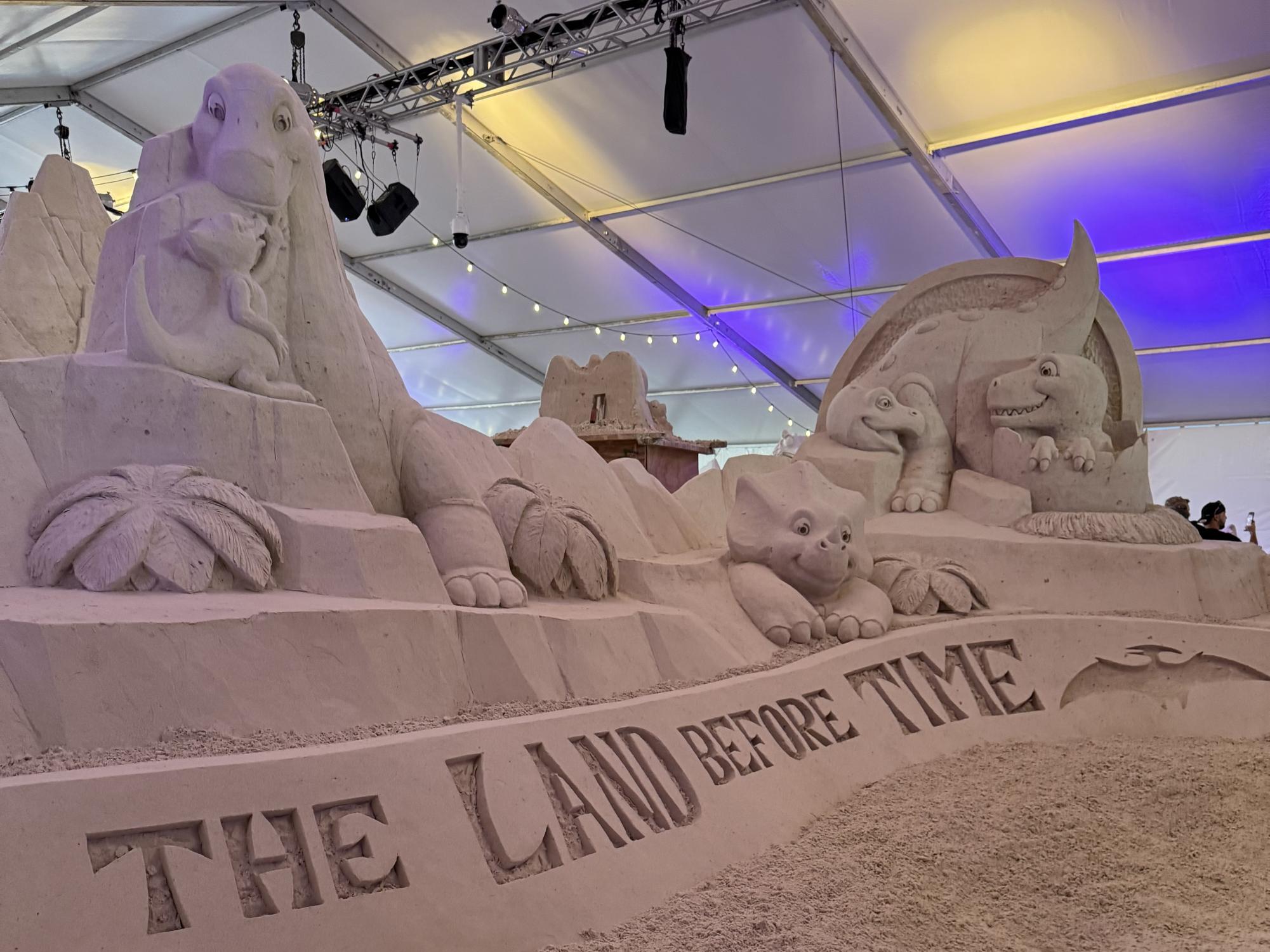 Since this year's theme is Dinoshores, there are many popular movies sculpted.